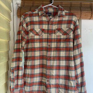 Patagonia Fjord Flannel in red and off-white (small)